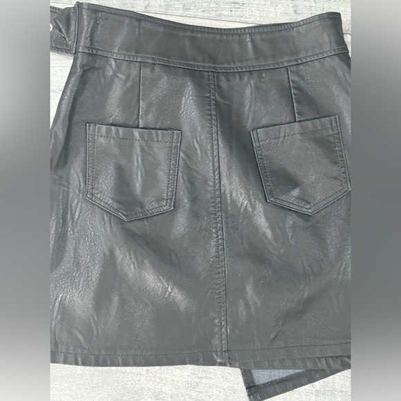 Akira Faux Leather Skirt (size small) - Picture 4 of 6